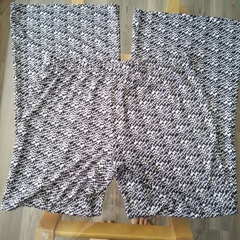 Tahari Black and White Wide Leg Pants